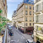 Louvre Apartment