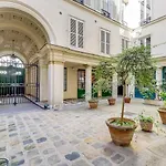 Louvre Apartment