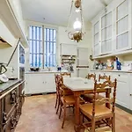 Louvre Apartment