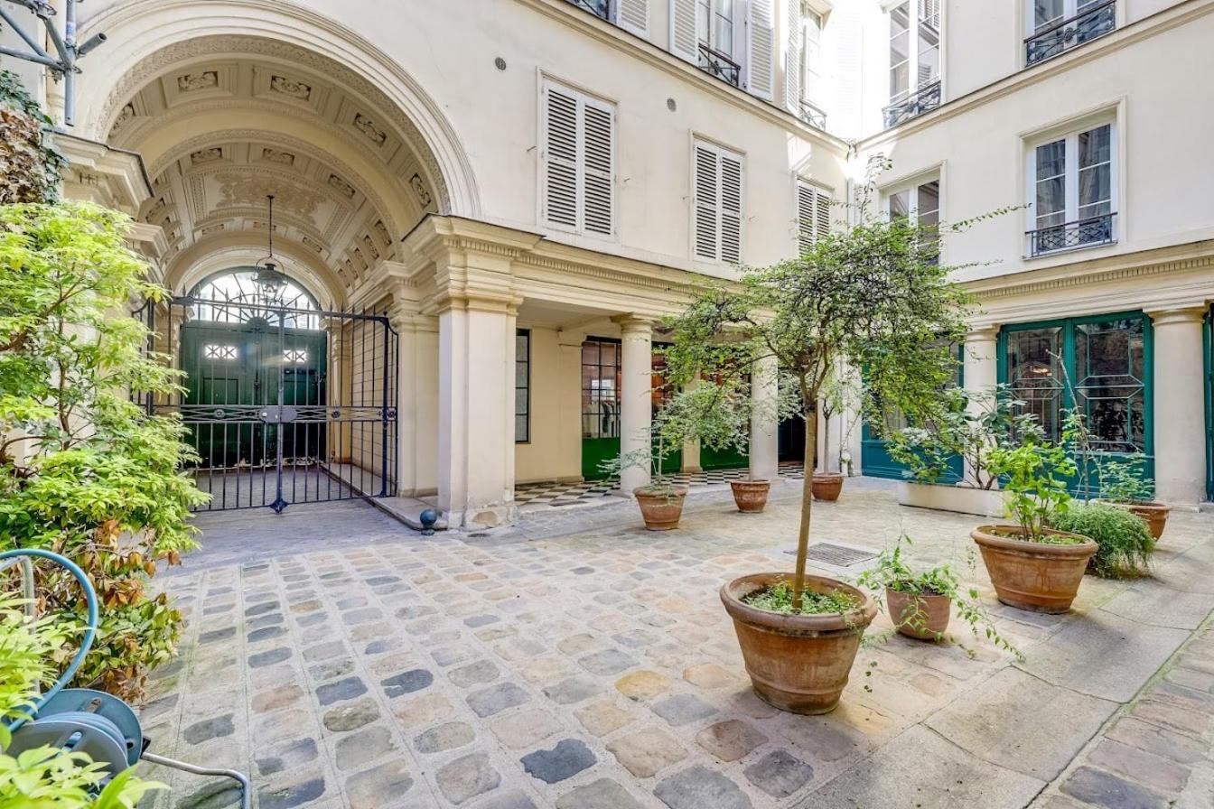 Apartment Louvre Paris